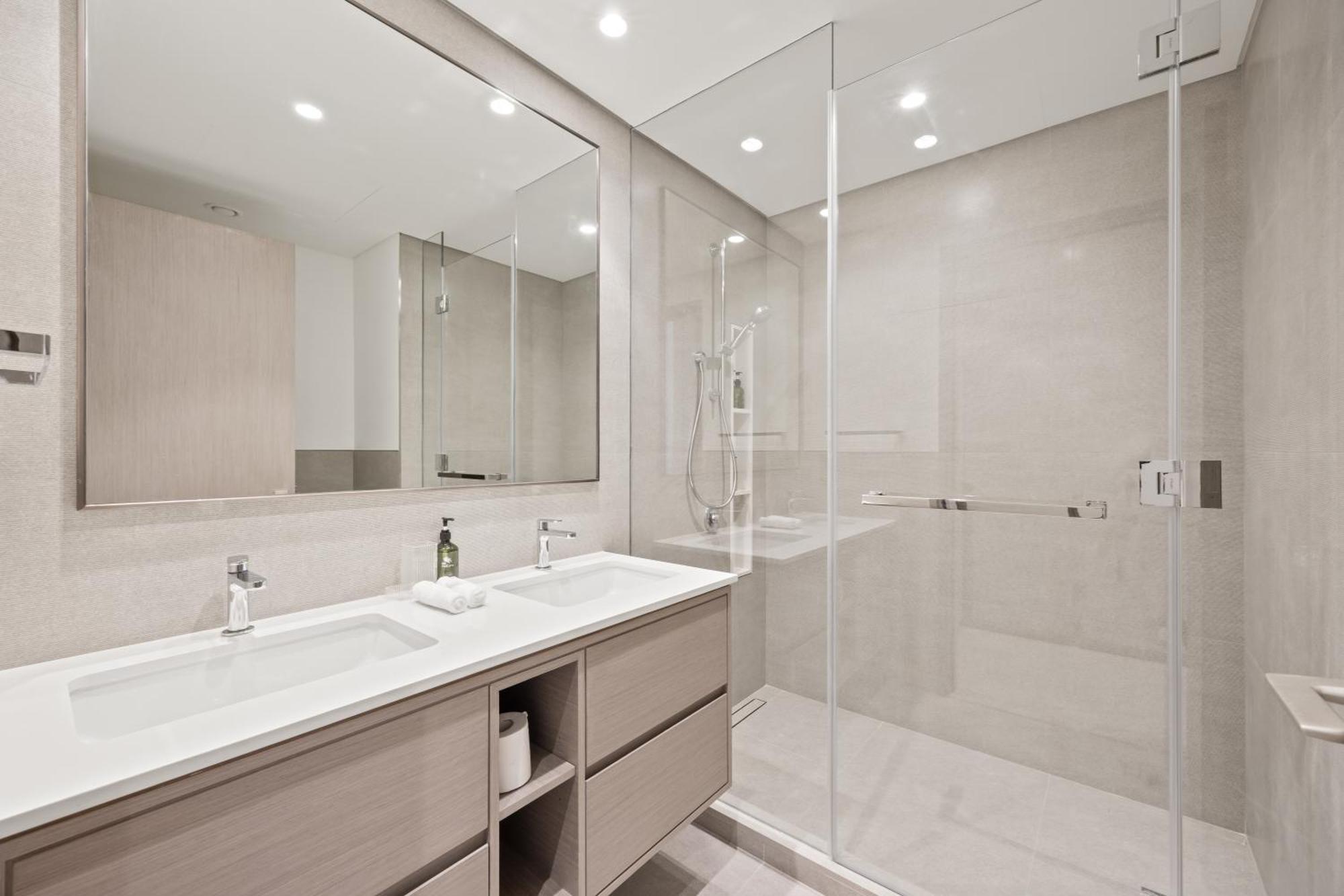 Elite Escapes - 2 Bhk Luxurious - Grande Signature Apartment Dubai